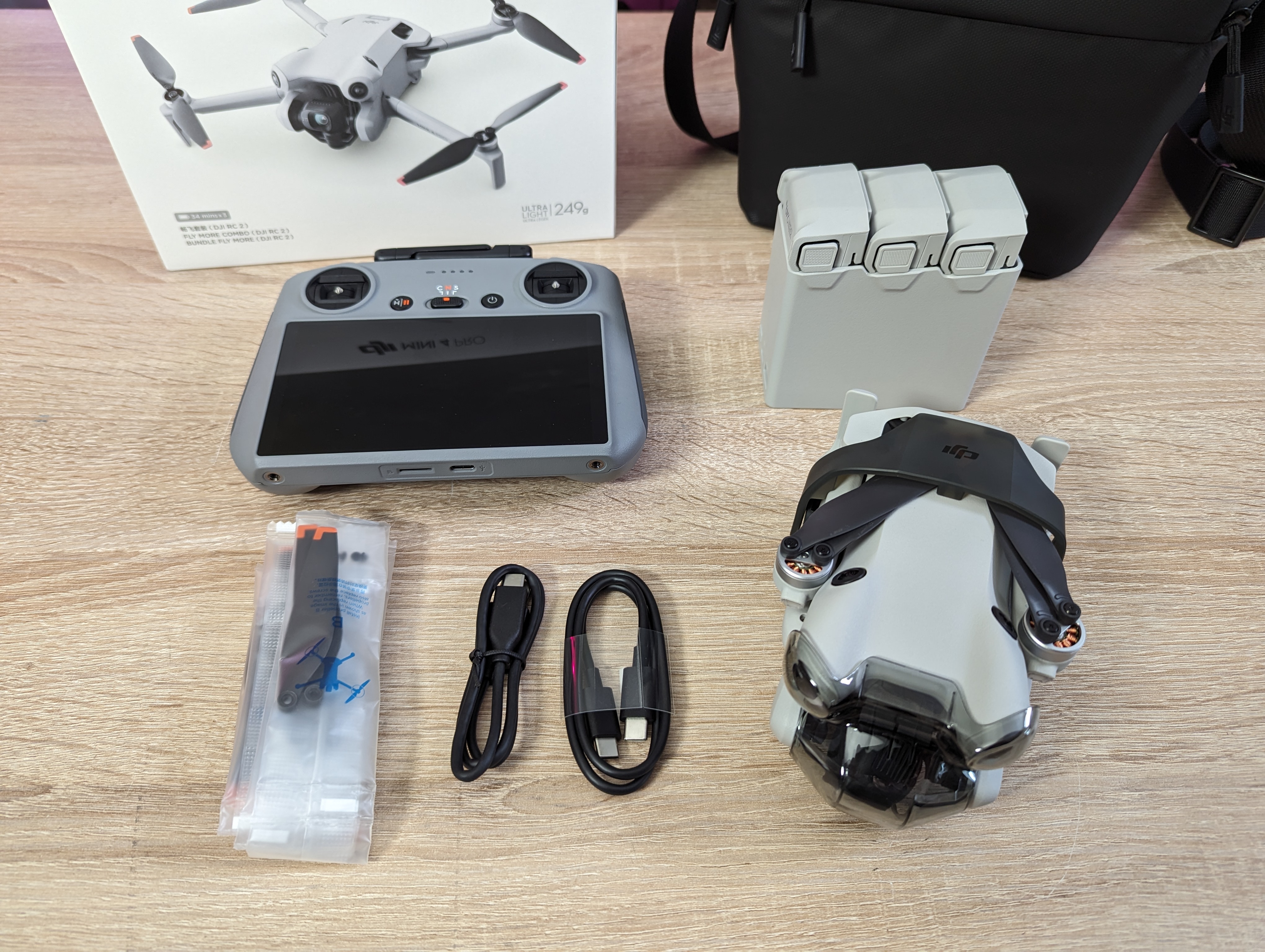 DJI Mini 4 Pro Accessories with FLy More Combo.jpg
